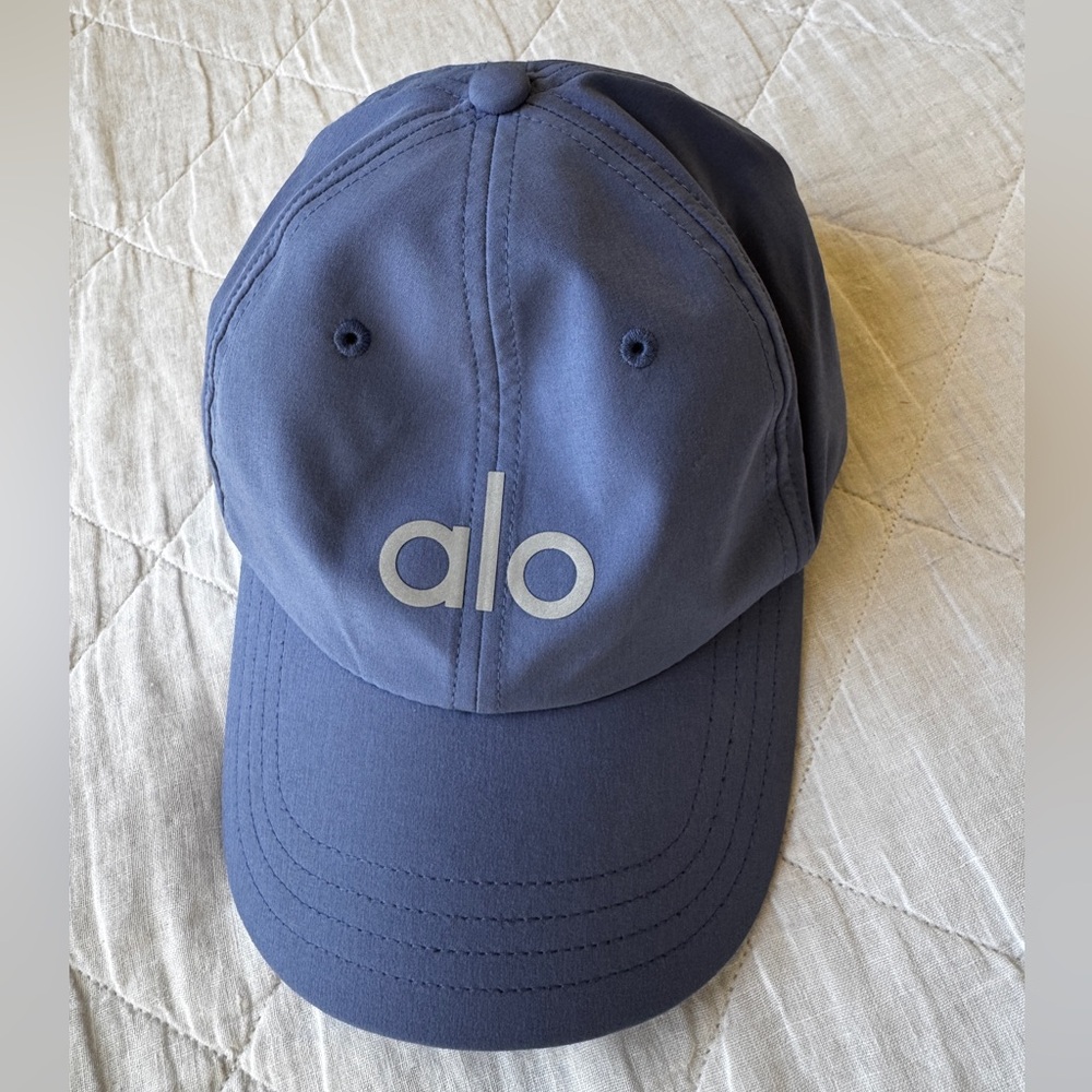 Alo Performance Hat - Picture 3 of 5